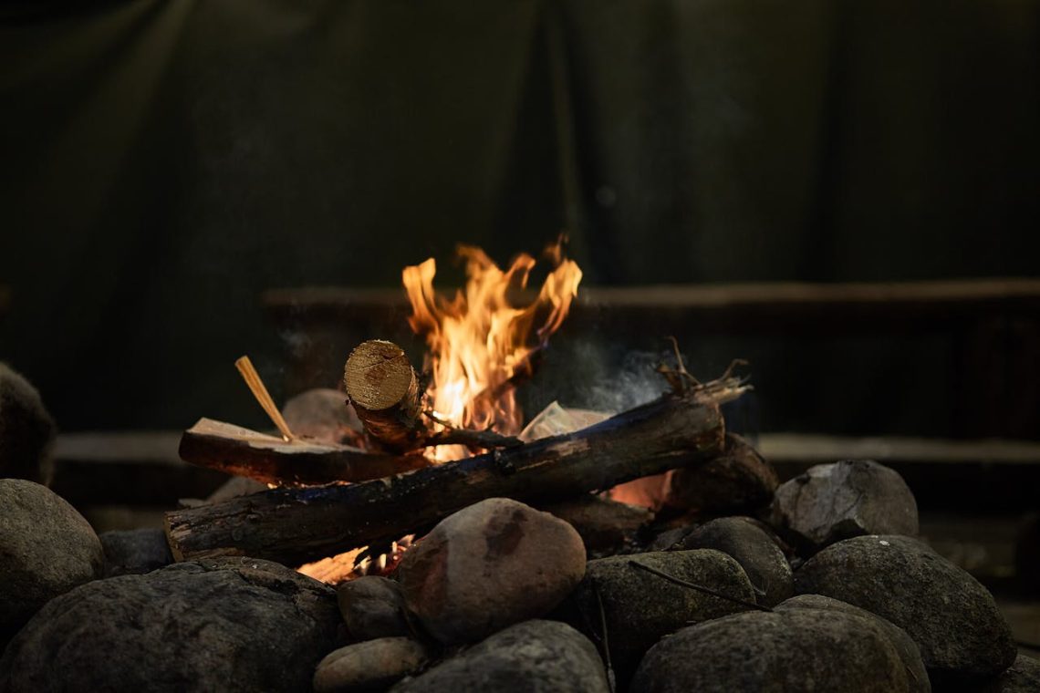 conseils pratiques et règlementations pour faire un feu dans son jardin